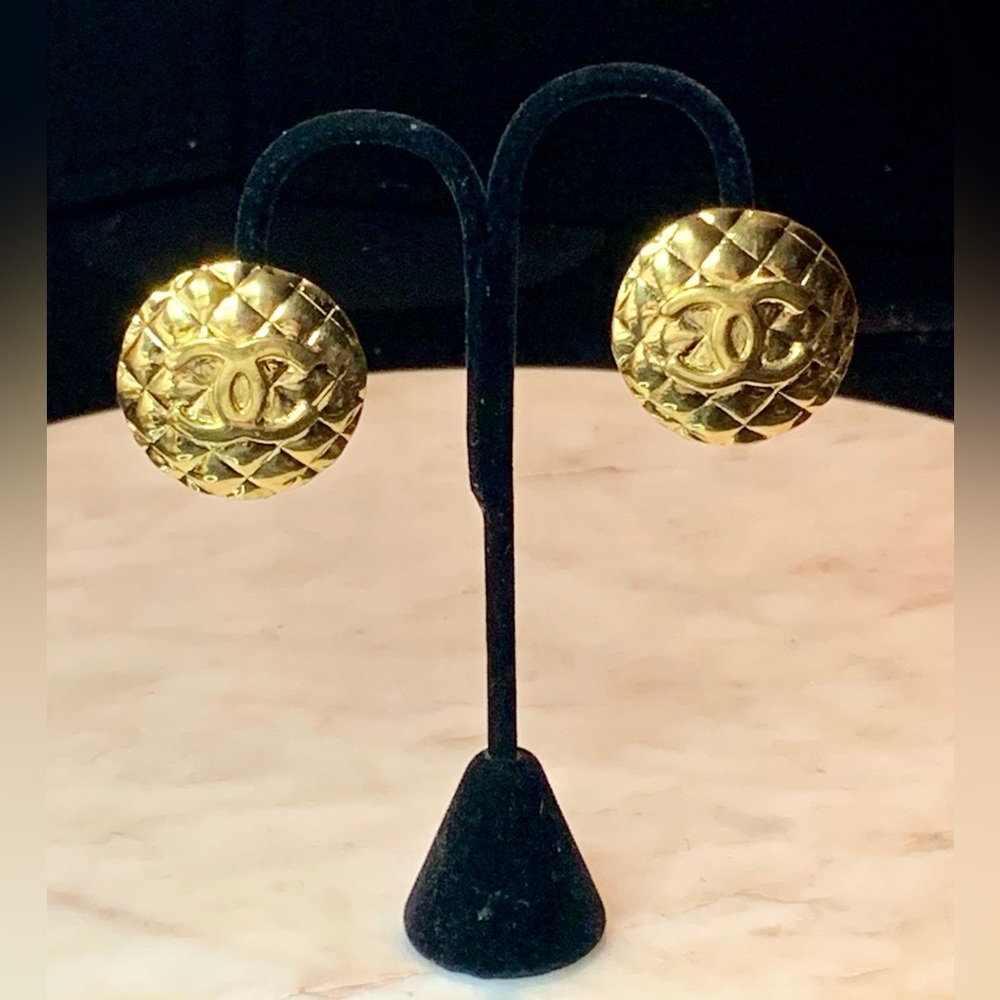 CHANEL COCO MATELASSE EARRINGS GOLD PLATED VINTAGE 1 1/2 INCH FRANCE JUMBO - Picture 2 of 8